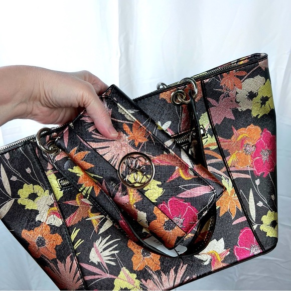 GUESS Floral Tote Large Shoulder Handbag Black Multicolor with wallet NWT - Picture 13 of 13